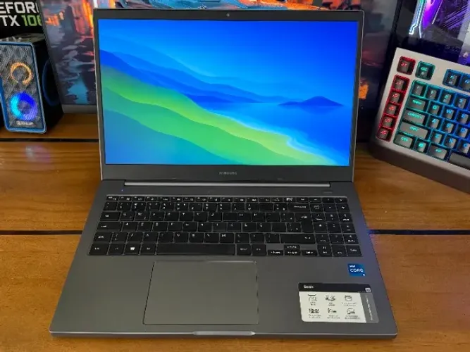 Notebook Samsung i7-1165G7 8gb DDR4 SSD-M2 256gb Iris-Xe Tela 16? Win 11