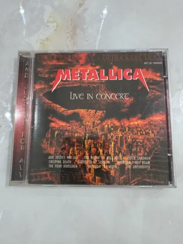 CD Metallica - Live In Concert, parte da série "Ultra Rare Trax", lançado em 1997