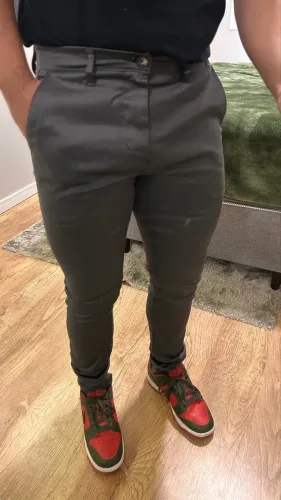 Calça C&A Chinó Slim Fit Cinza Escuro 42