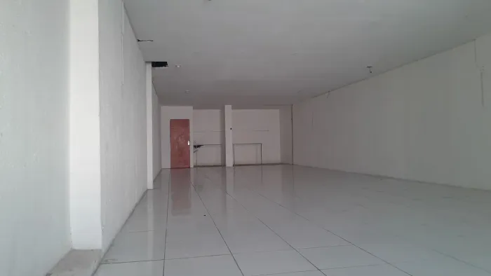 galpão medindo 7x22 bem localizado