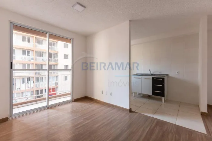 Apartamento de 2 quartos, com varanda sendo vista para área de lazer para alugar no Reserv