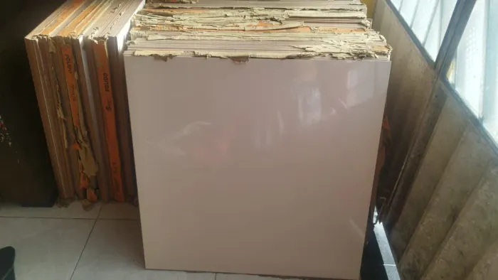 Vendo lote de cerâmica porcelanato polido linha arcenor 31cx cor jaqueira
