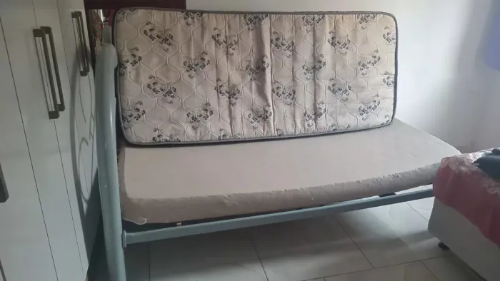 Cama e 2 colchão