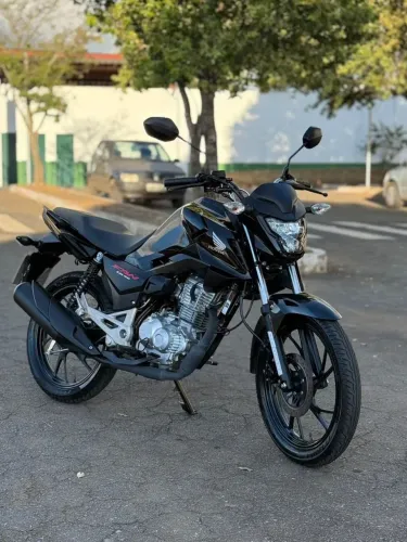 VENDO MOTO SEMI NOVA