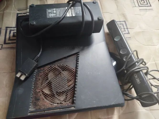 Vendo Xbox 360 para retirada de peças ou consertar