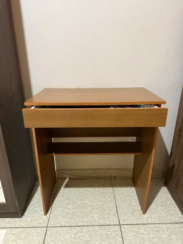 Vende-se escrivaninha