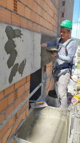Pedreiro da base ao acampamento 