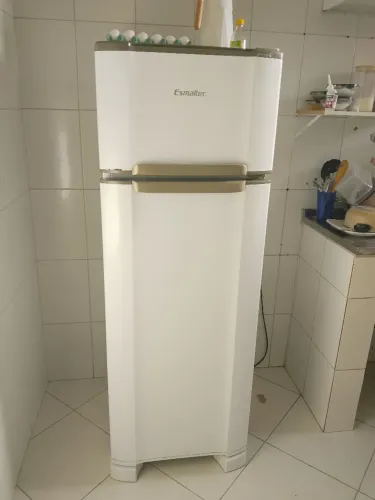Vendo um geladeira perfeito estado funcionando