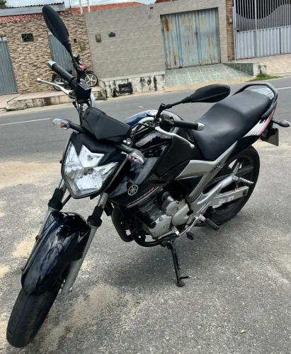 Vende-se fazer 250cc 14/15 preta 