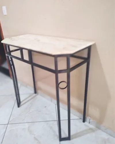 Aparador Elegante com Base em Metal e Tampo em Travertino