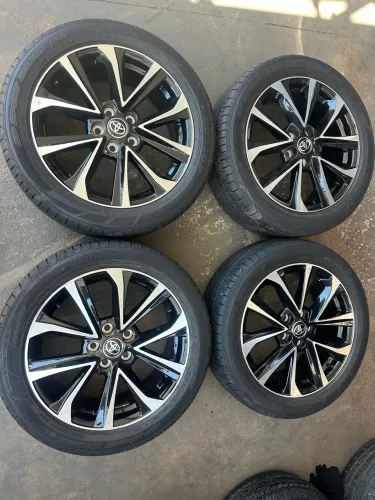 Rodas 18 Corolla Cross original 5/114 + Pneus Dunlop zerados 