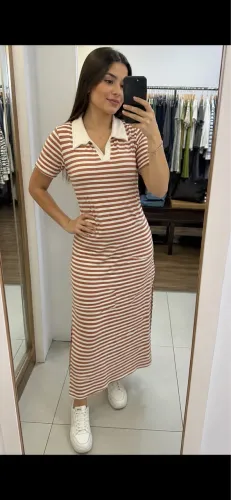 VESTIDO MOLETINHO DE GOLA POLO LISTRADO E GOLA CARECA 