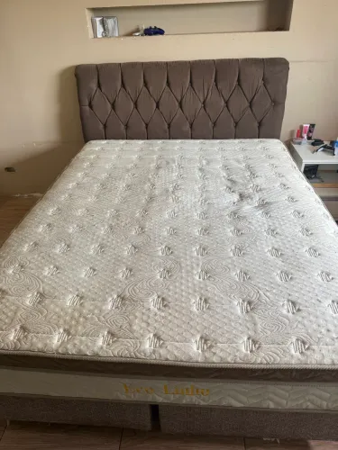 Cama Queen Size Completa com Cabeceira + Colchão Paropas