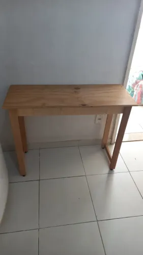 Escrivaninha de madeira pino