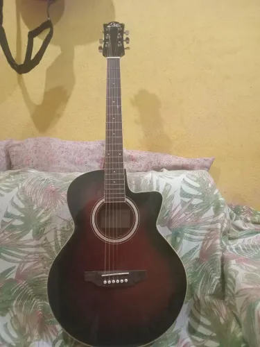 Violão eko italiano leia o anúncio 
