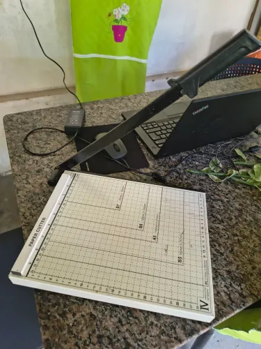 Guilhotina para papel