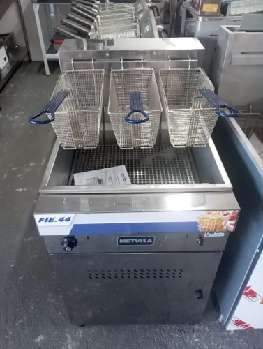 NZ. Fritadeira industrial elétrica 40 litros água e óleo METVISA