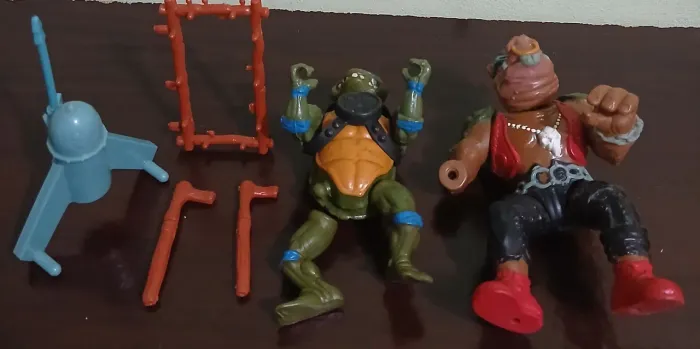 LOTE TARTARUGAS NINJAS COM DEFEITO E ACESSÓRIOS 