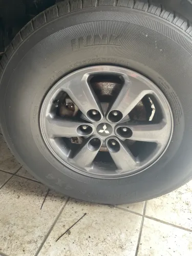 RODAS MITSUBISHI ARO 16 pneus ?
