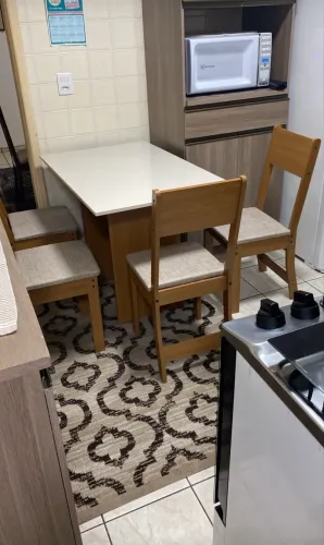 Mesa de cozinha Venda somente dinheiro devido a golpes!!!!!