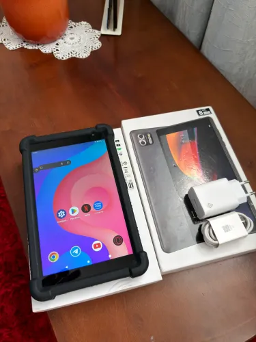 Tablet PRITOM TAB 8 Polegadas 4GB RAM 64GB sem detalhes usado apenas 1 vez, aceito cartão