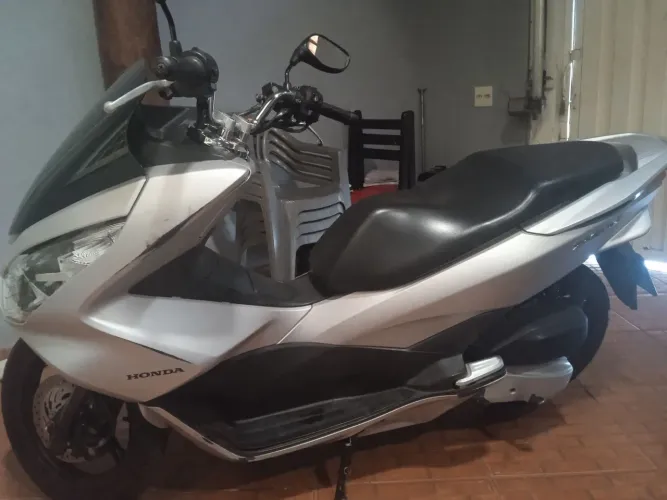 Vendo Honda cpx moto boa pra mulher ,pra trabalha km baixo ipva só pra ano que vem