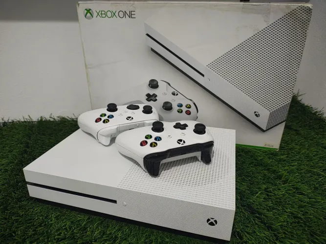 Xbox one S 1 tera+ 2 controles + 3 meses de garantia
