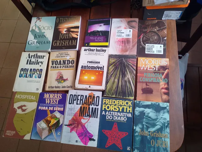 Kit com 15 livros de ação e suspense 