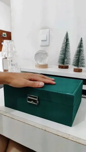 Porta Jóia caixa veludo verde 1 camada, varias divisórias 