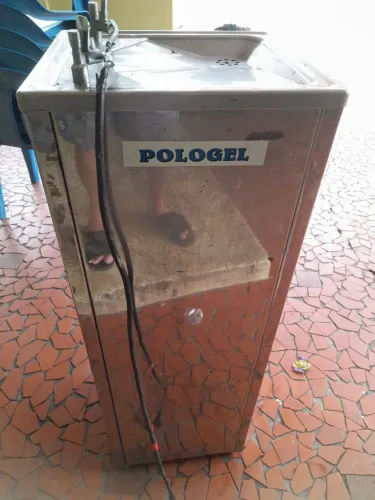 Bebedouro inox bem conservado
