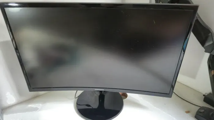 MONITOR SAMSUNG CURVO 24 POL P/ ASSISTÊNCIAS TÉCNICAS 