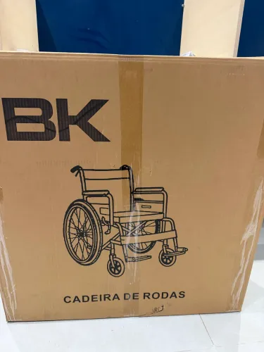 Cadeira de Rodas BK Nova na Caixa - Suporta até 100 kg