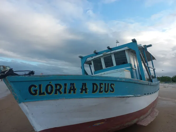 Vendo Barco 9.5 m MWM 4 cc barato demais! Oportunidade