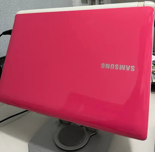 Netbook Samsung N150 Rosa - Intel Atom / 1GB RAM / HD 160GB