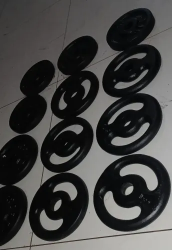 Anilhas de 3 kg / 4 kg / 10 kg / 20 kg.