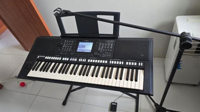 Teclado yamaha psr s750