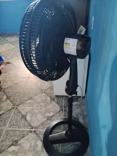 Ventilador Britânia semi novo 