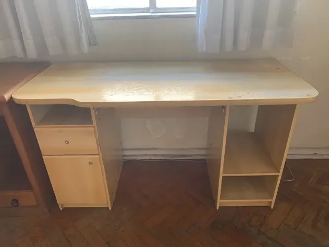 Mesa de computador ou escrivaninha
