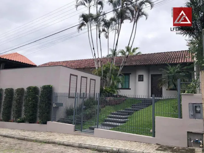Casa com 4 dormitórios, sendo 2 suítes à venda, 321 m² por R$ 1.899.000 - Vila Nova - Blum