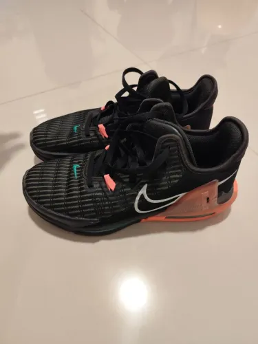 Tênis Nike leBron Witness 6