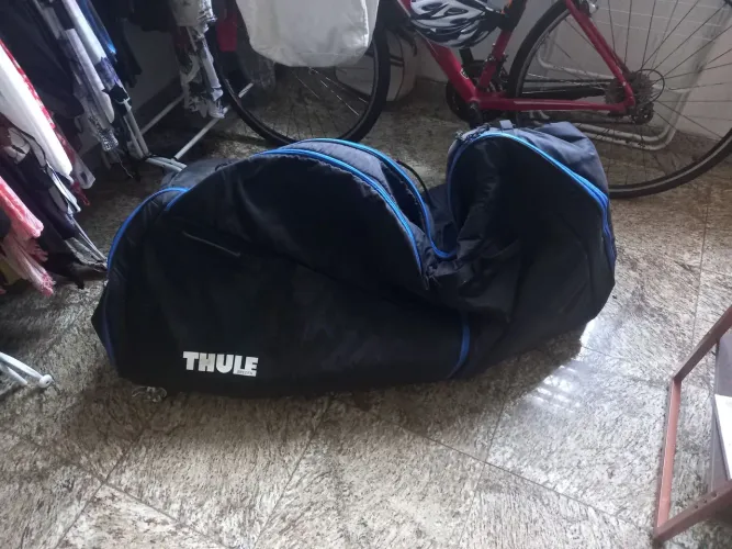 Mala sueca para transporte de bicicleta Thule em ótimo estado..