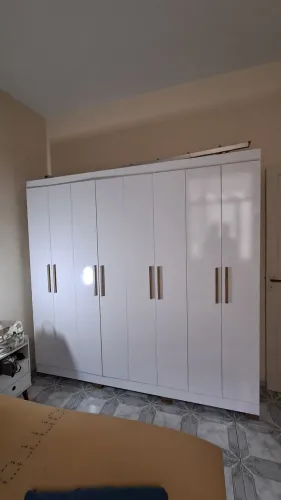 Armário guarda roupa - 8 portas com 4 gavetas
