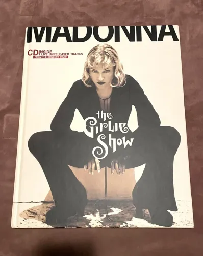 Tourbook - The Girlie Show - Madonna