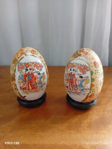 Par de ovos em porcelana orientais 