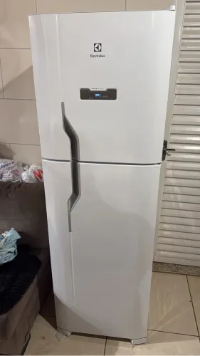 Geladeira Eletrolux 410L