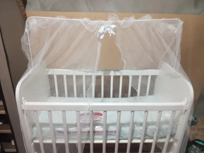 Mini berço com colchão e mosquiteiro novos (nunca usados)