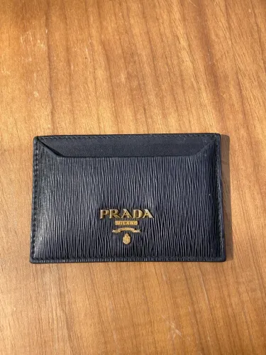PRADA MILANO - Porta-Cartões em Couro Preto