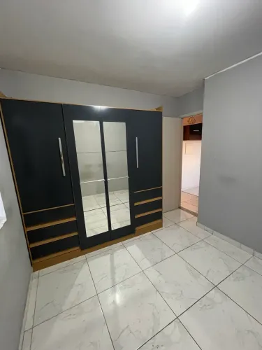 Alugo apartamento segundo andar no Flórida 1