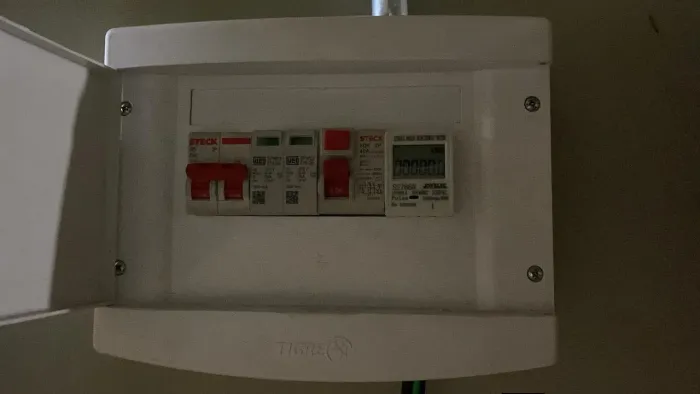 Eletricista preço bom trabalho de qualidade profissional 24 h