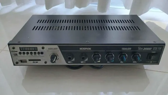 Amplificador Mono para som ambiente Frahm Slim 2000 USB FM